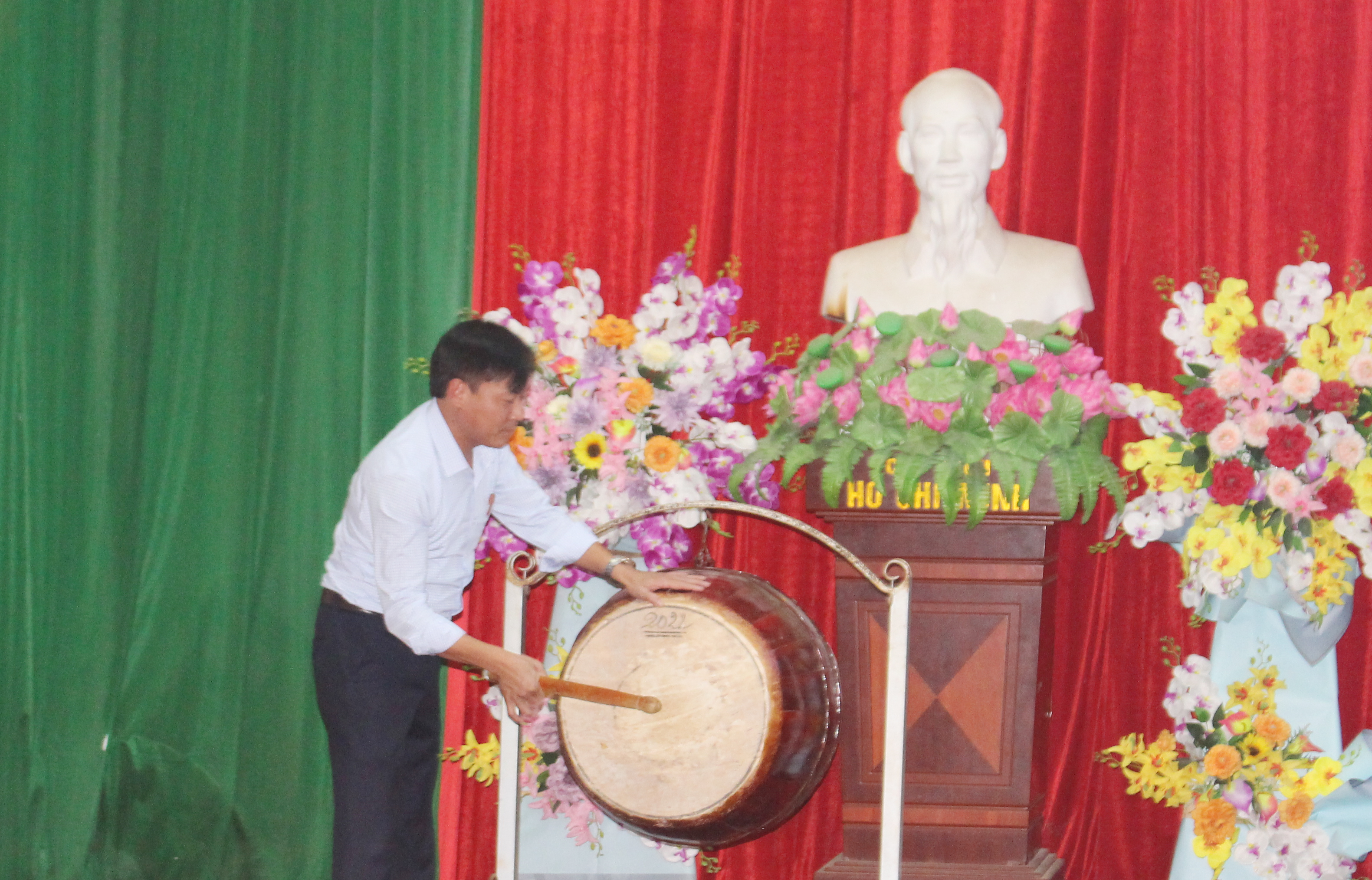 https://hatrung.thanhhoa.gov.vn/portal/Photos/2023-10/196b2122f6431c3dIMG_0011.JPG